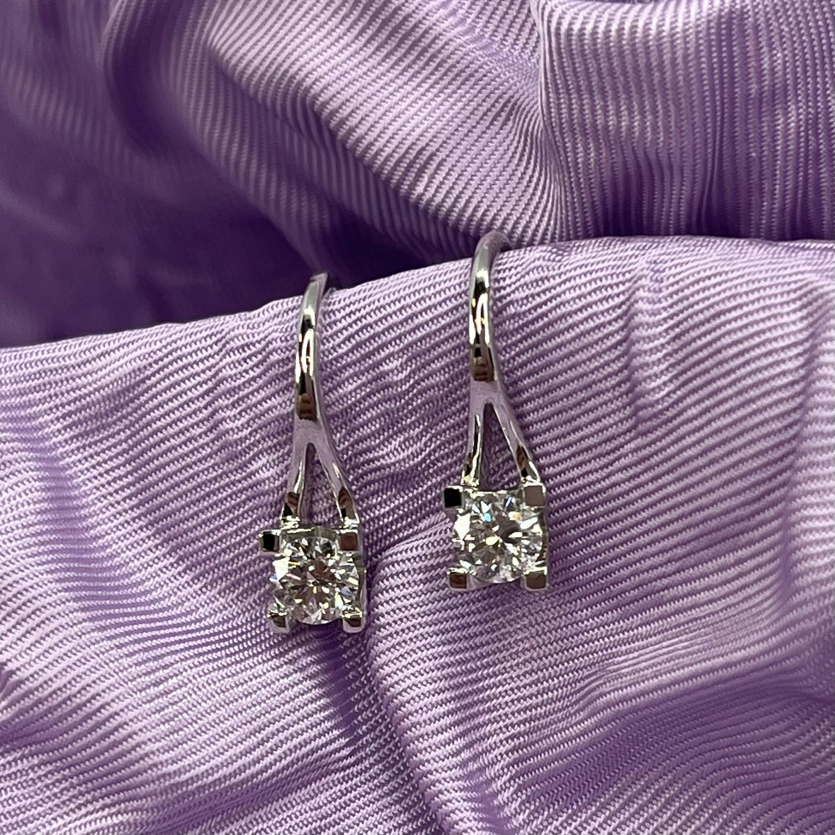 Scrouples - Kleopatra diamant ørehænger med diamant 0,50 w/si, 14 kt. hvidguld - Modelnr.: 1126,50