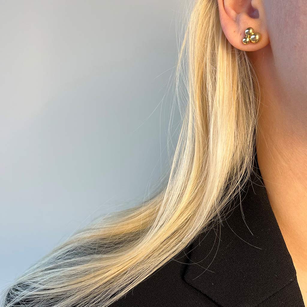 Scrouples - 8 kt. ørestikker med kugler - Model: 121283