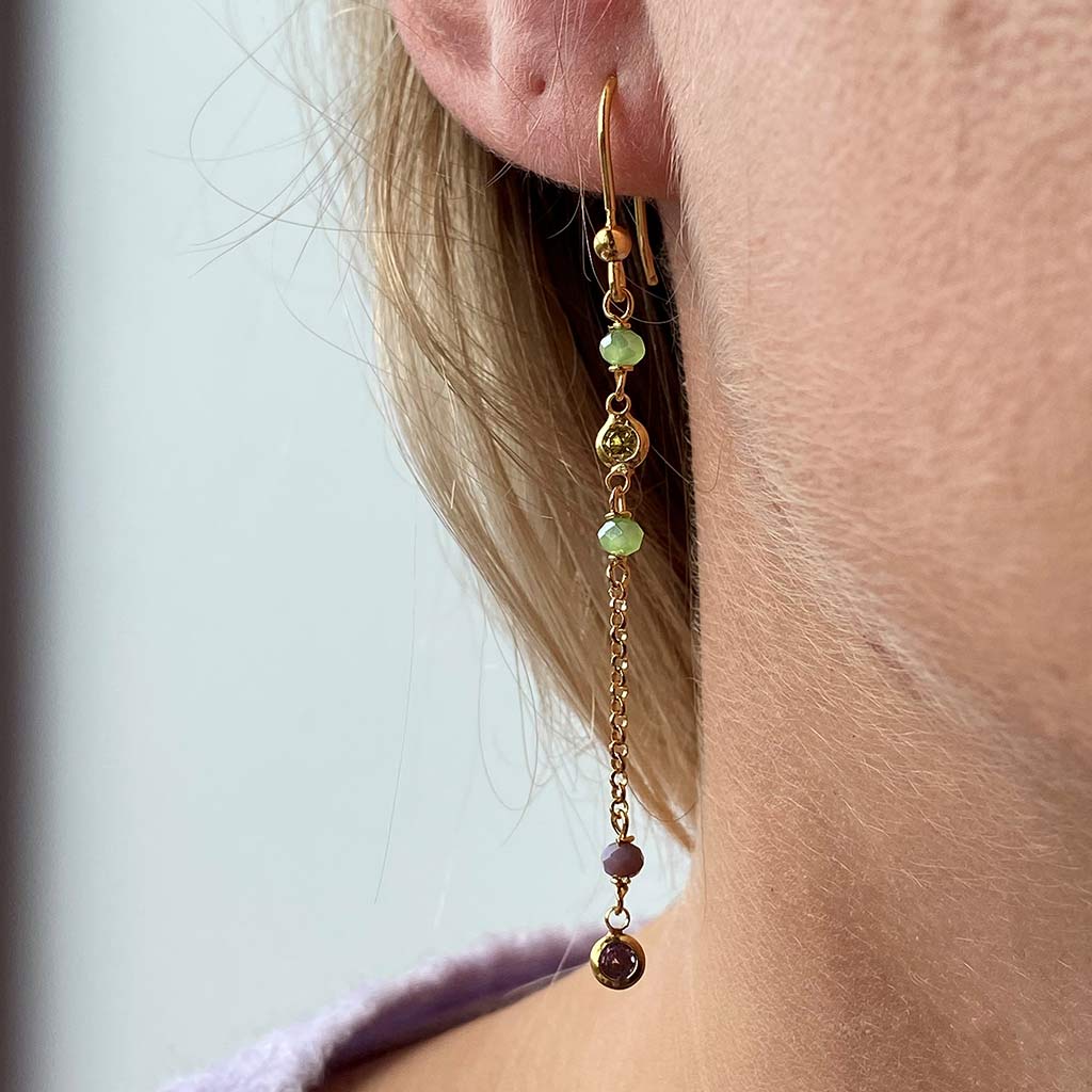 Scrouples - Forgyldt ørehænger med grønne og lilla sten - Model: 156392