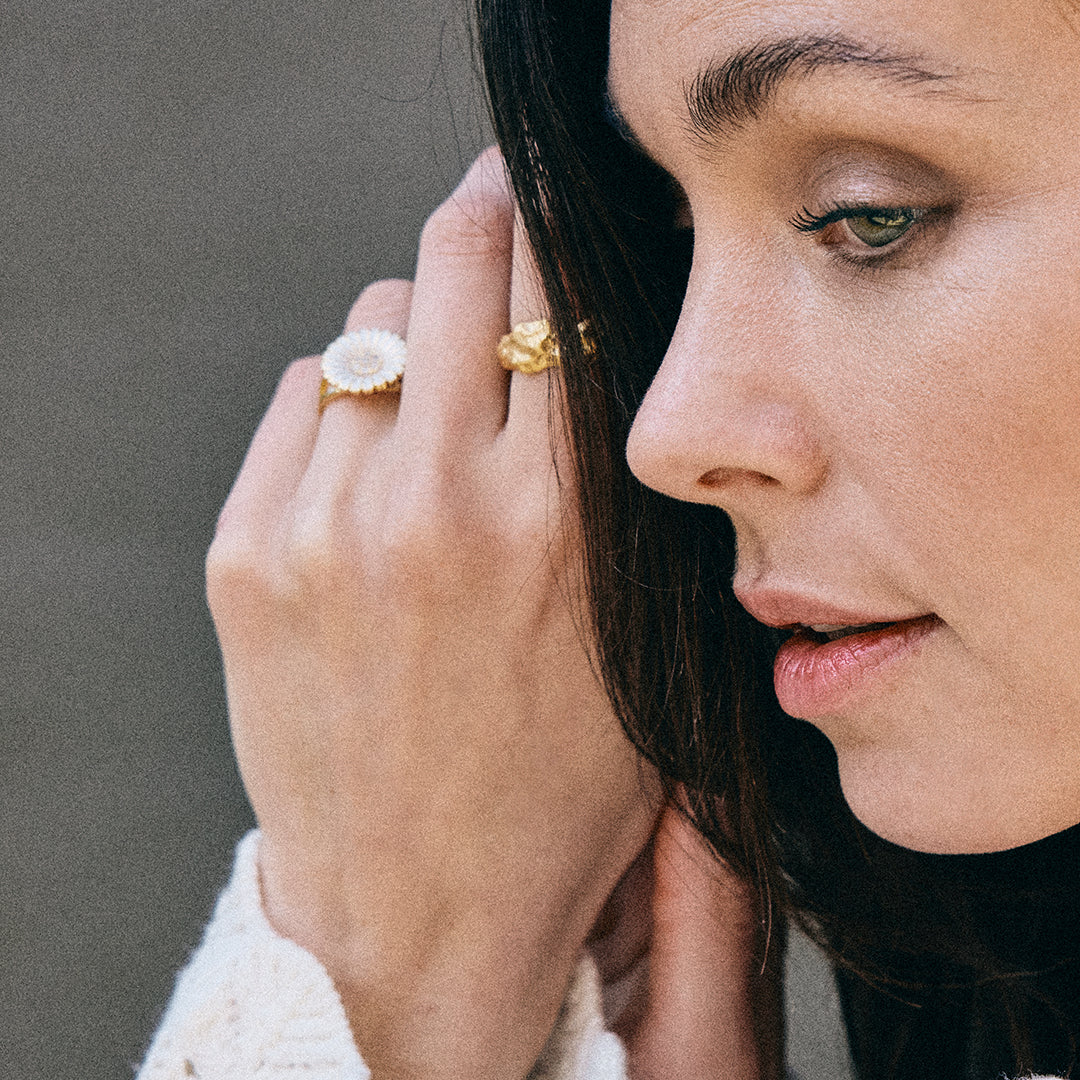 Christina Marguerit Ø15mm ring i forgyldt sølv – model 800-6.2.B – billede 4