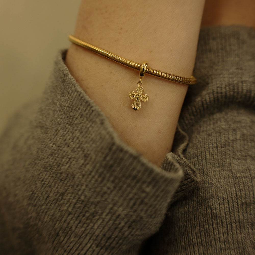 Christina Dagmar Cross hænger-charm 4 mm i forgyldt sølv – model 623-G279 – billede 4