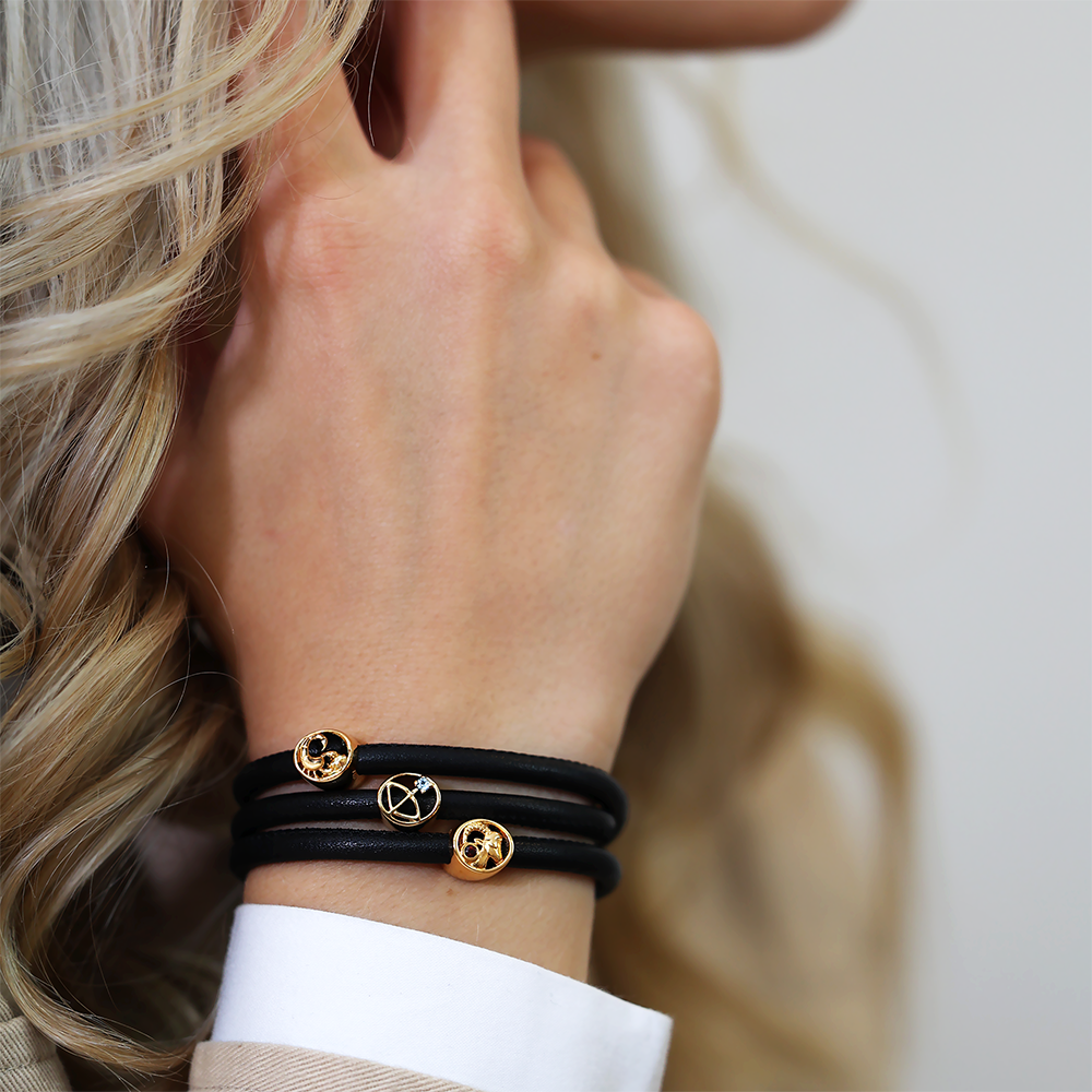 Christina Stjernetegn Stenbuk charm 4 mm i forgyldt sølv – model 623-G53 – billede 3