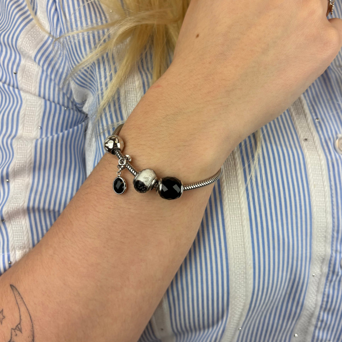 Christina Moving Onyx hænger-charm 4 mm i sølv – model 623-S47 – billede 3