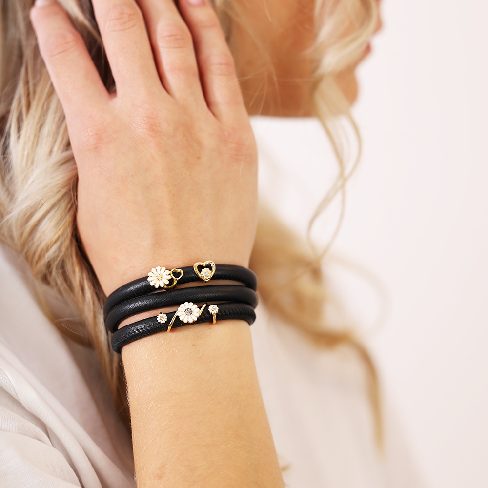 Christina Marguerit Love charm i forgyldt sølv – model 650-G43 – billede 3
