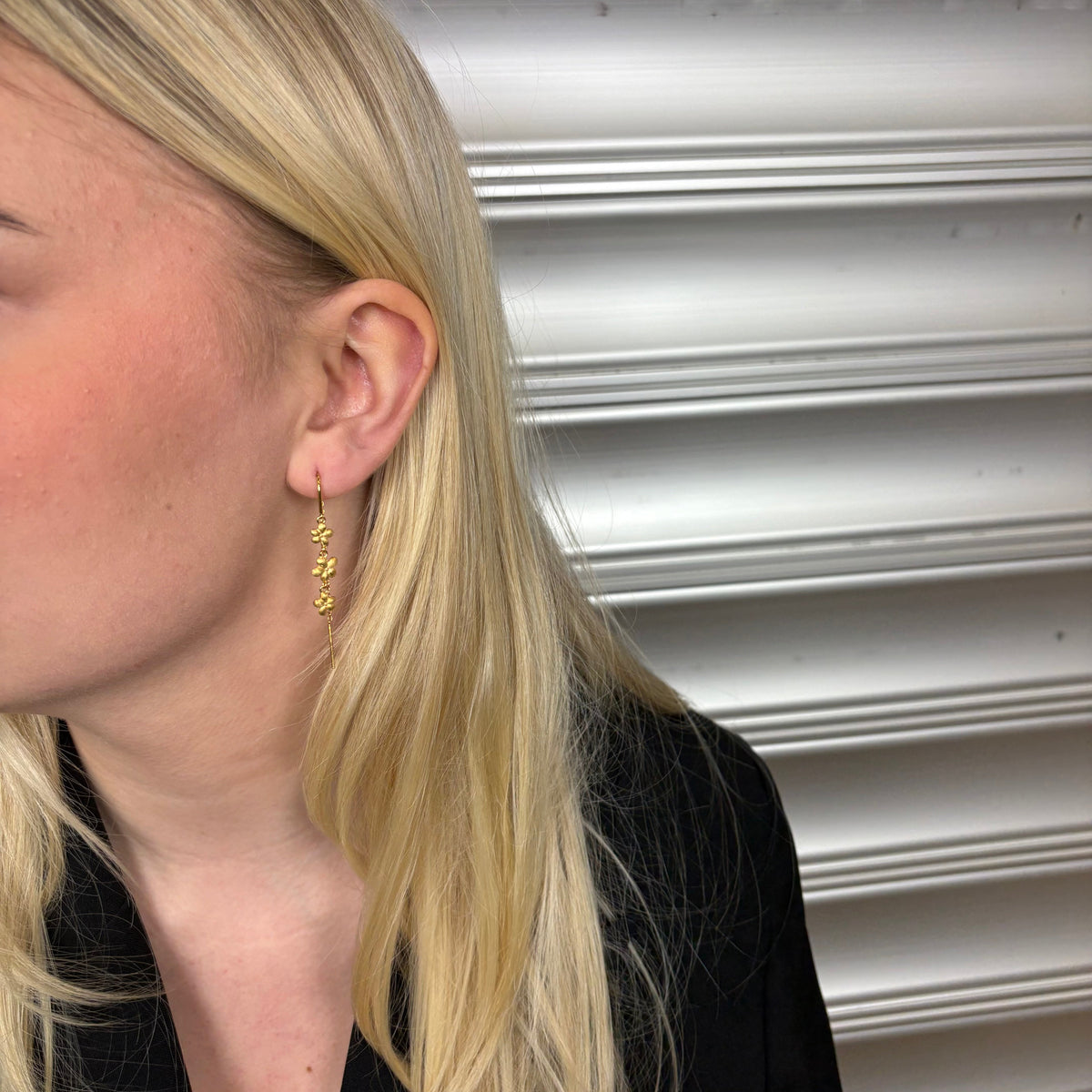 Christina Graceful Flowers ørehængere i forgyldt sølv – model 670-G80 – billede 3