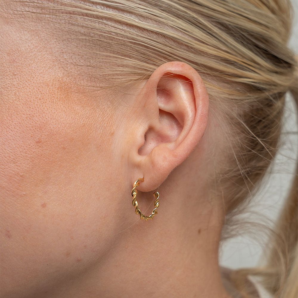 Christina Large Twisted creoler i forgyldt sølv – model 670-G89 – billede 4