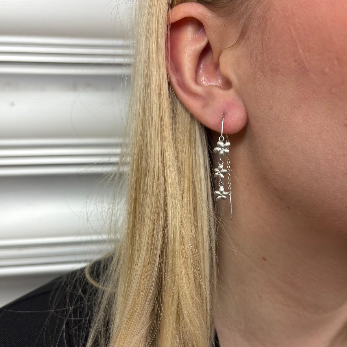 Christina Graceful Flowers ørehængere i sølv – model 670-S80 – billede 3