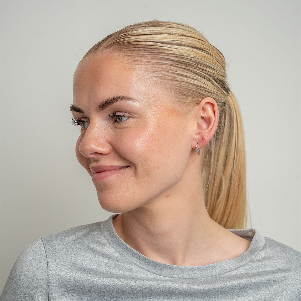Christina Large Twisted creoler i sølv – model 670-S89 – billede 3
