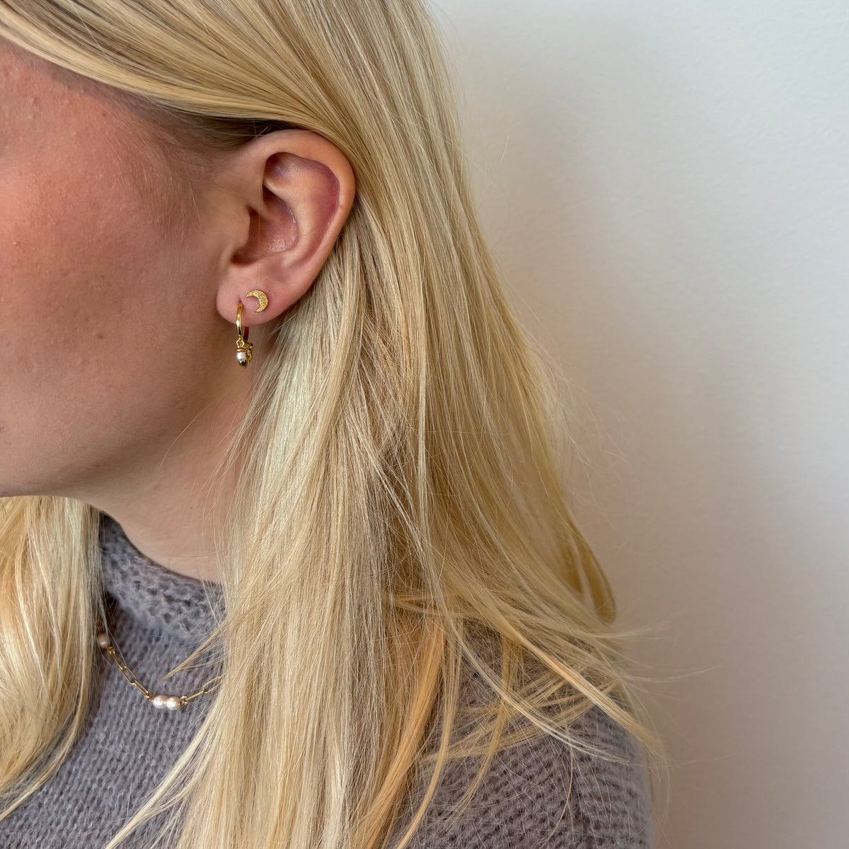 Christina Sparkling Moon ørestikker i forgyldt sølv – model 671-G07 – billede 4