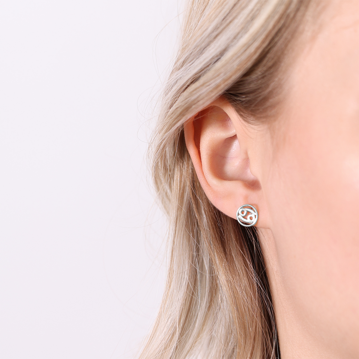 Christina Stjernetegn Krebs ørestikker i sølv – model 671-S105-6 – billede 2