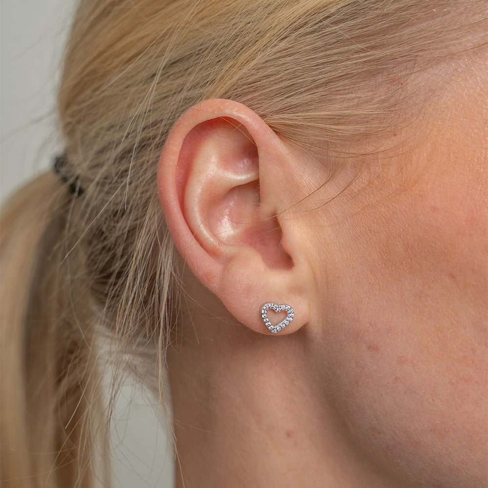 Christina Shimmery Heart ørestikker i sølv – model 671-S128 – billede 2