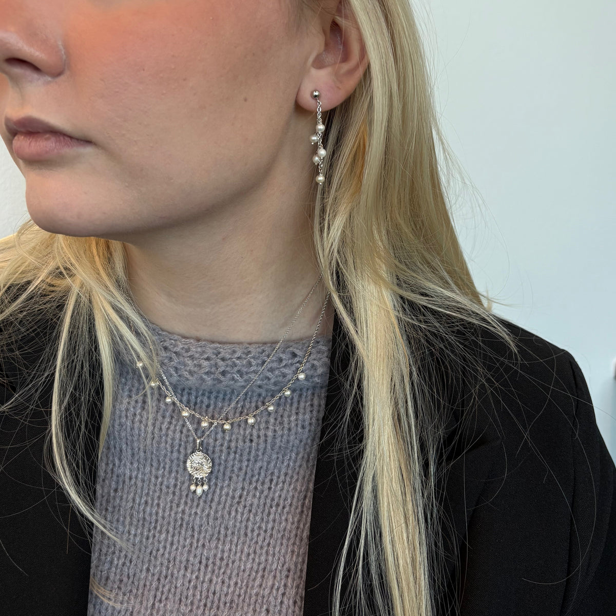 Christina Dangling Pearls vedhæng i sølv – model 680-S126 – billede 2