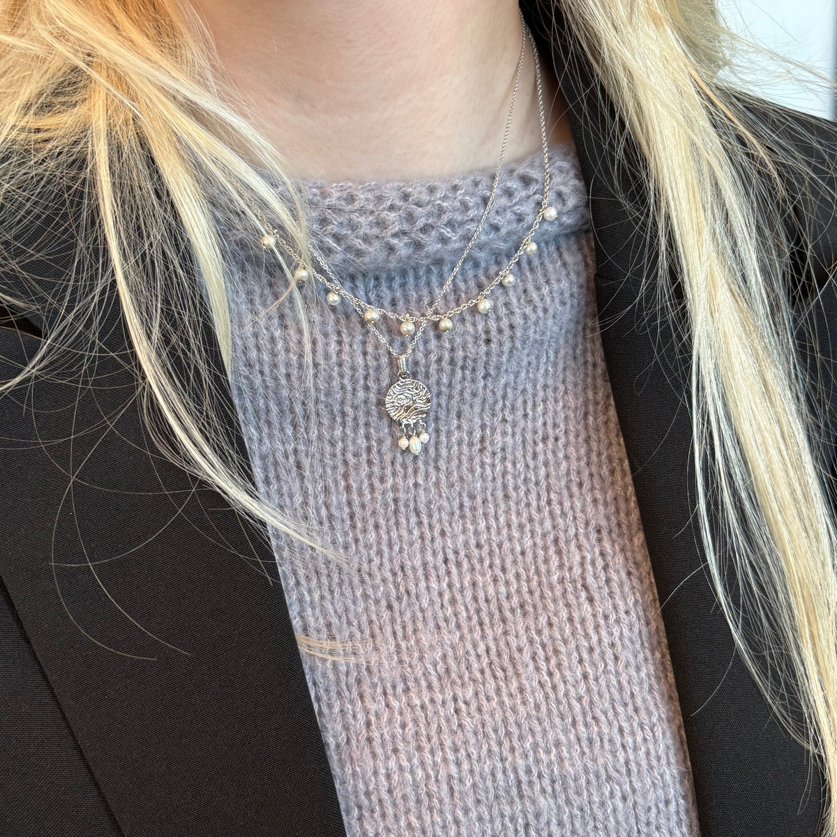Christina Dangling Pearls vedhæng i sølv – model 680-S126 – billede 3