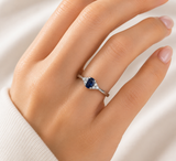 14 kt. Hvidguld ring med safir og diamant 0.06 w/si- Model: 50-00000-1555F