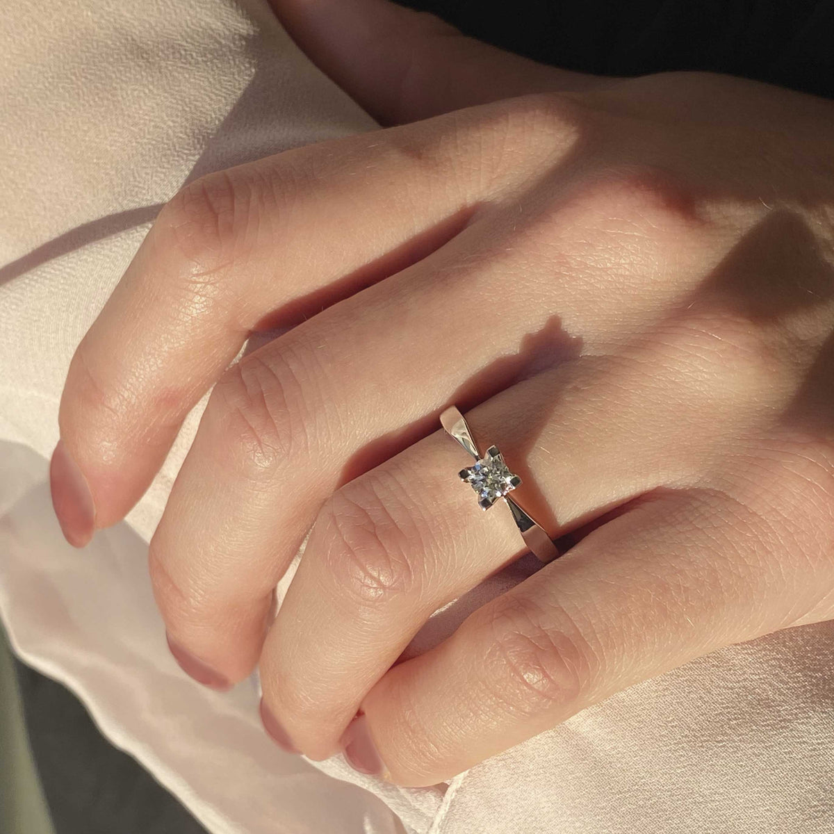 Scrouples - Kleopatra ring rødguld 0,20 W/SI 14 kt - Modelnr.: 7135,20