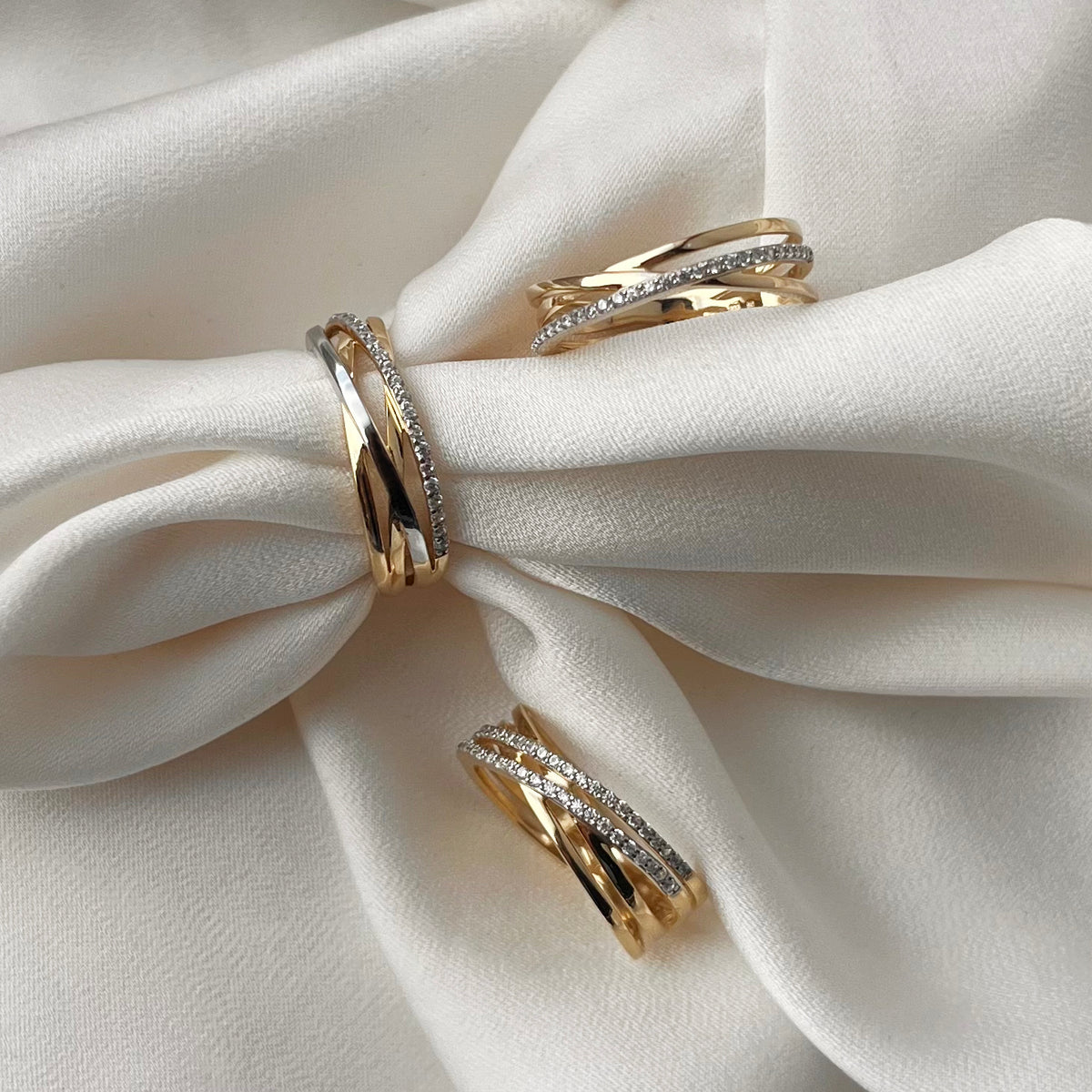 Scrouples - 8 kt guldring med syntetiske zirkoner - Model: 714634