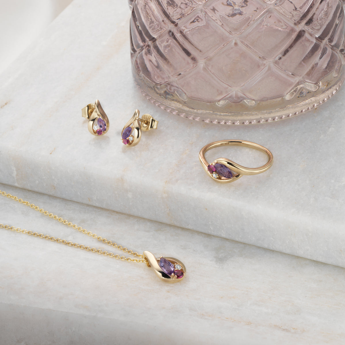 Scrouples - 8 kt guldring med lavendel/ hvid cubic zir - Model: 715363