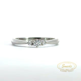 14 karat hvidguld ring med diamanter.