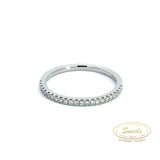 Hvidguld ring med diamanter