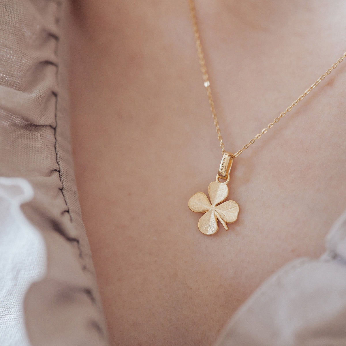 Christina Four Leaf Clover vedhæng i forgyldt sølv – billede 10