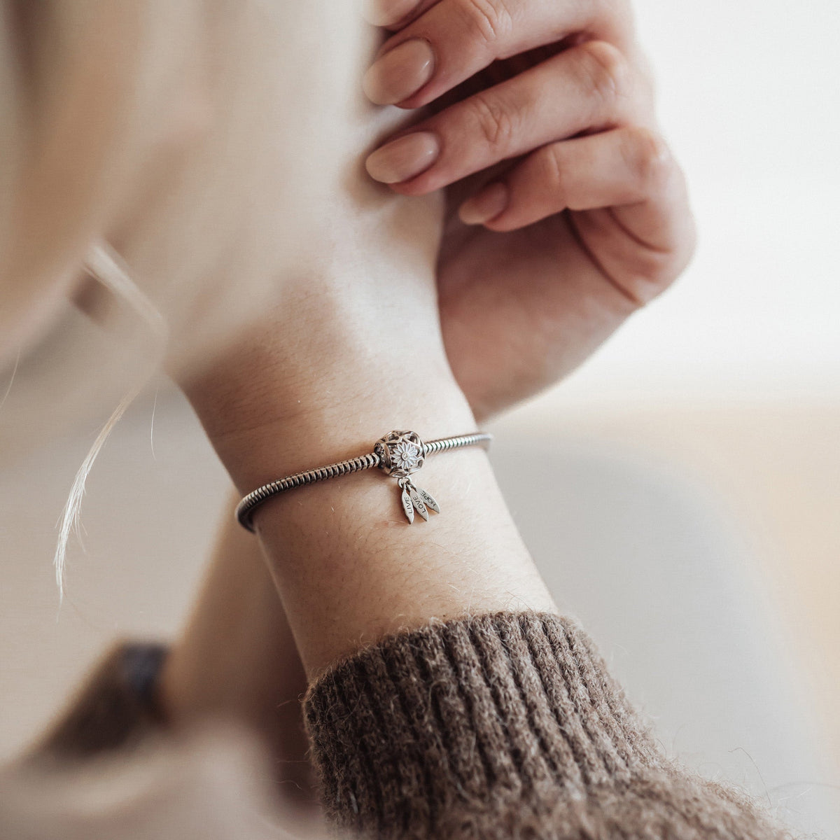 Christina Live Love Hope charm 4 mm i sølv – model 623-S255 – billede 3
