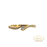Guld ring med små diamanter