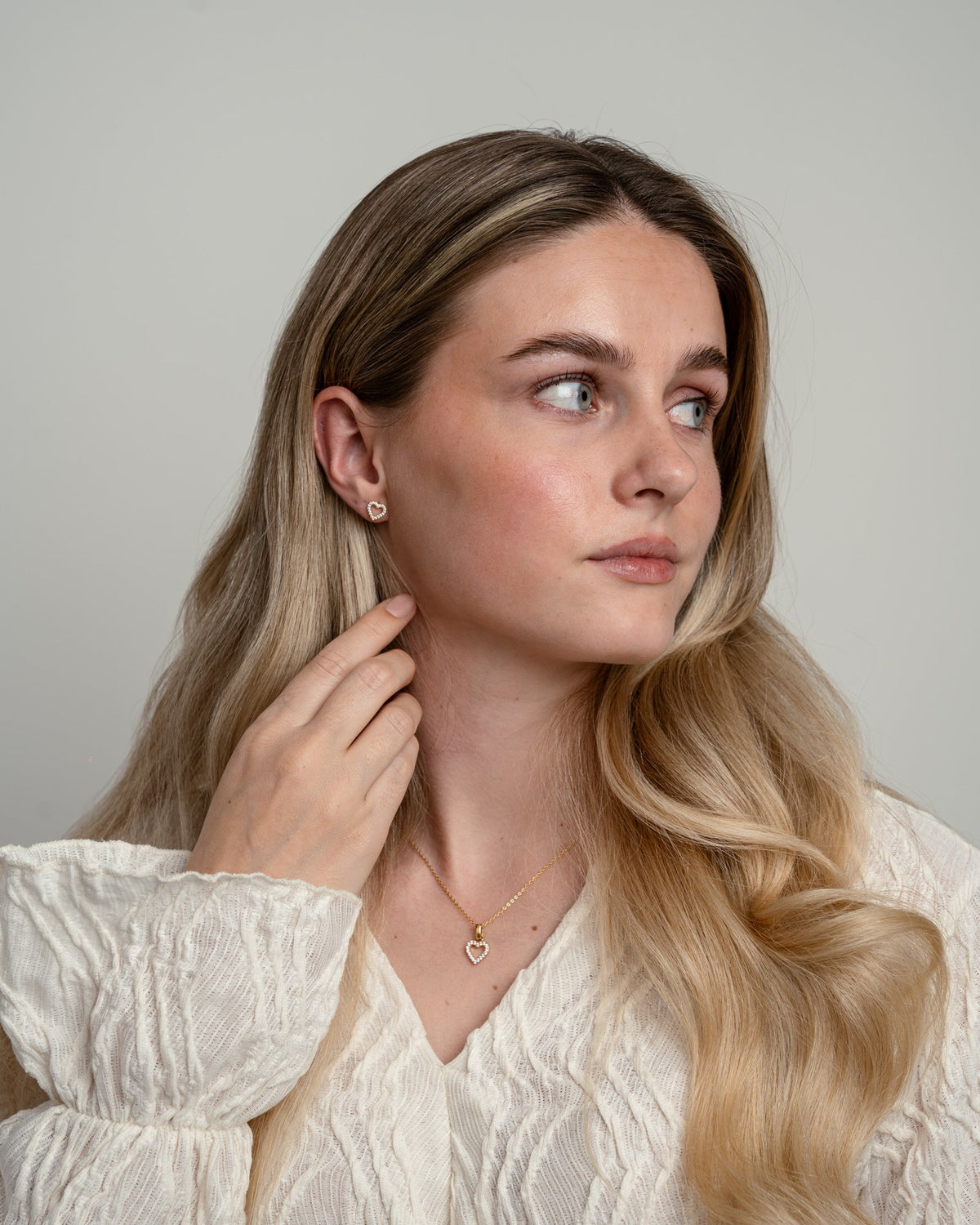 Christina Shimmery Heart ørestikker i forgyldt sølv – model 671-G128 – billede 6