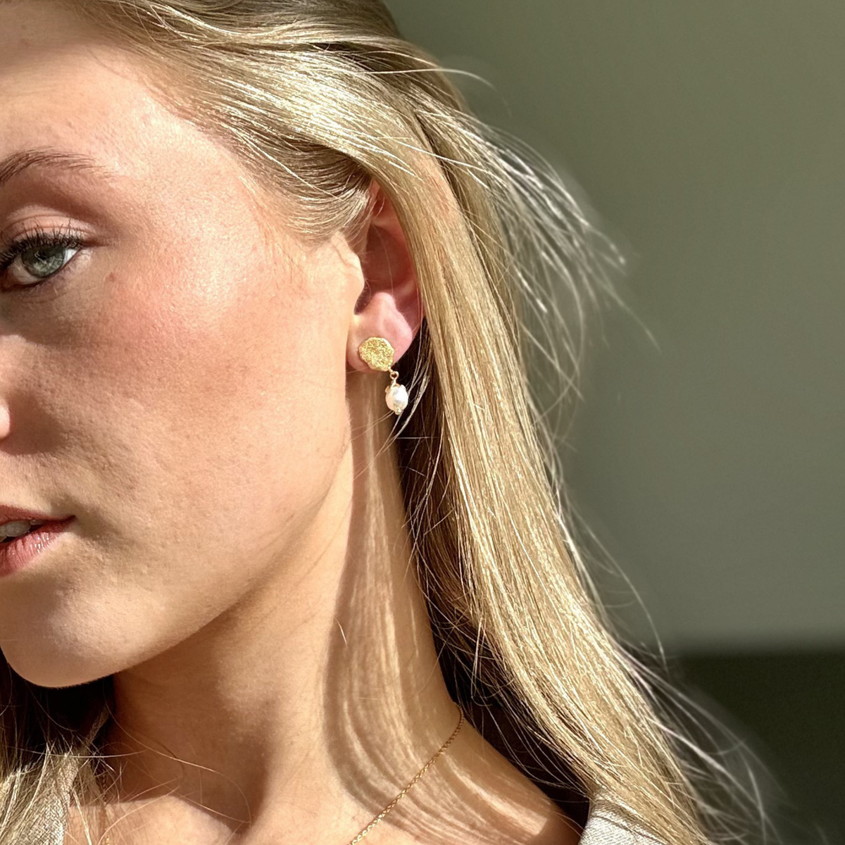 Christina Sparkling Life ørehængere i forgyldt sølv – model 670-G100 – billede 3