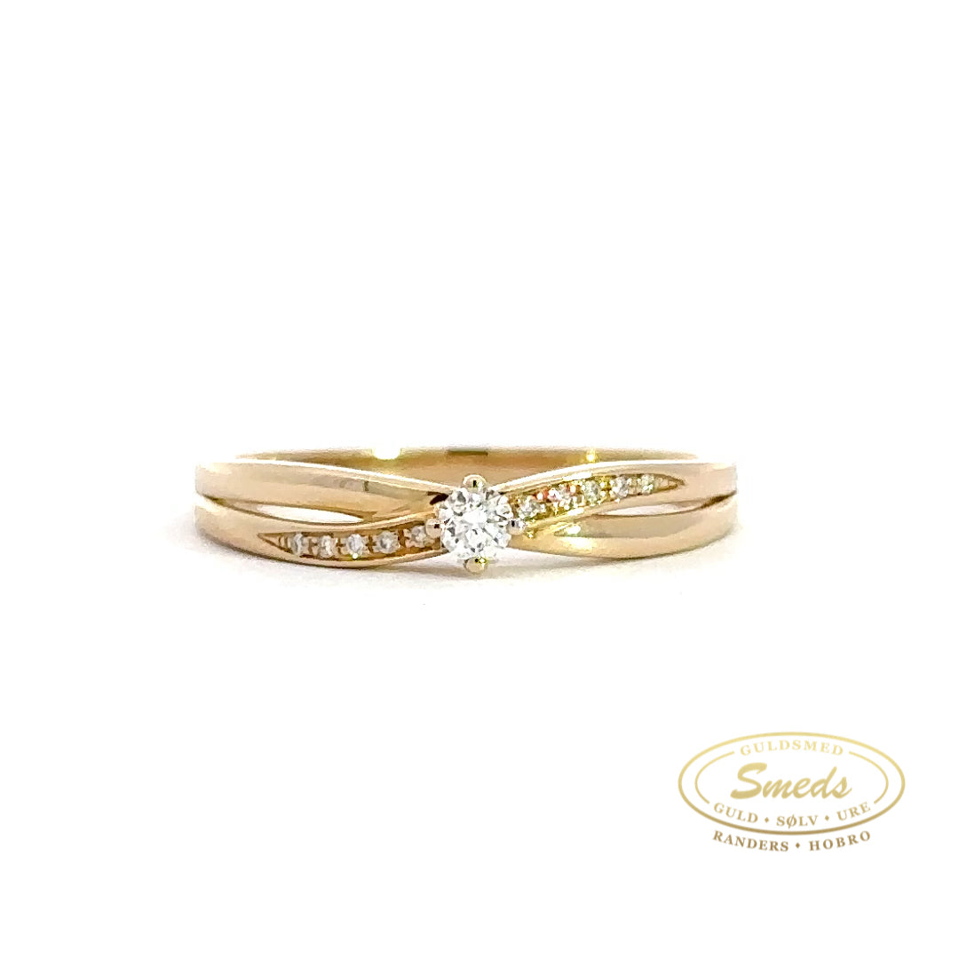14 karat guldring med diamanter