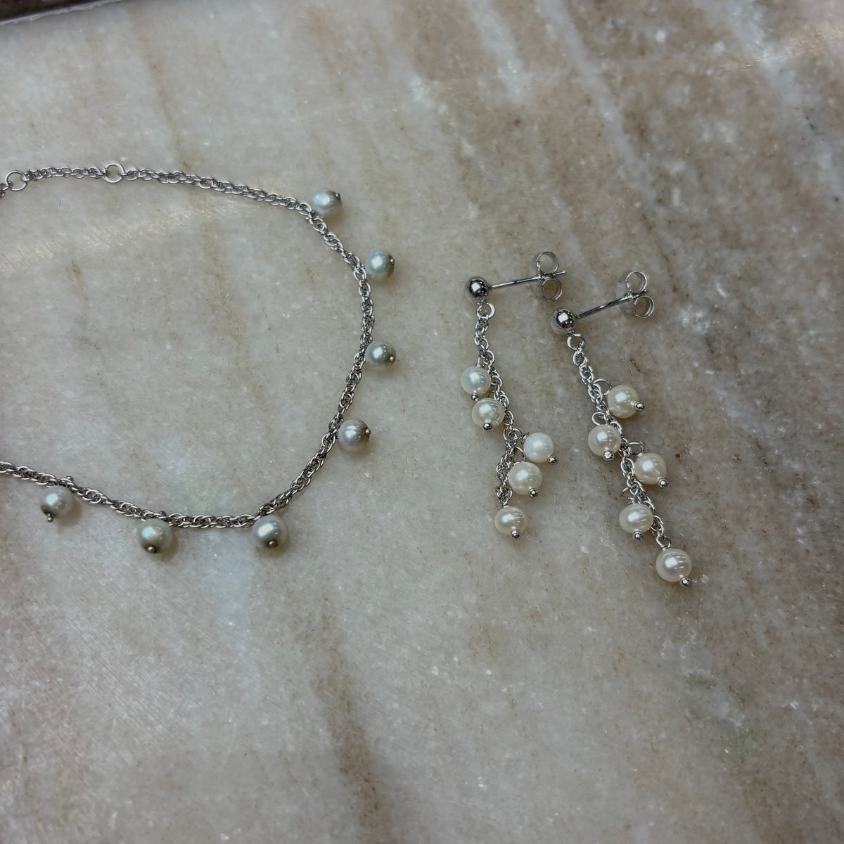 Christina Dangling Pearls ørehængere i sølv – model 670-S63 – billede 3