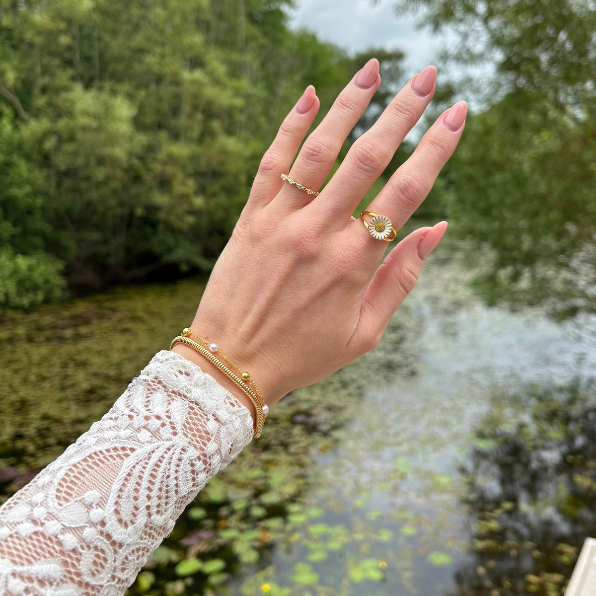 Christina Marguerit ring i forgyldt sølv – model 800-5.6.B – billede 2