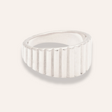 Sintridou - Ring med rillet overflade i stål - Model: ST710026