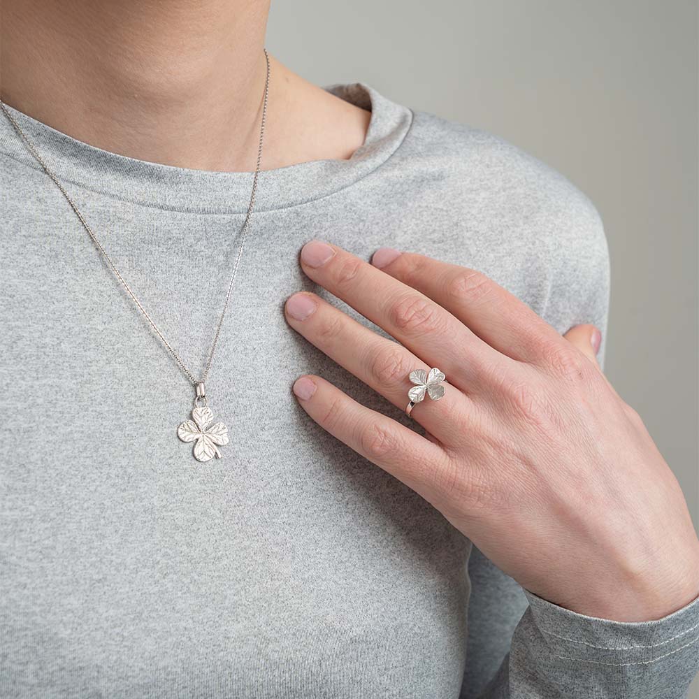 Christina Big Four Leaf Clover vedhæng i sølv – billede 3