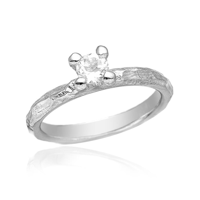 Køb Blicher Fuglsang - Samle ring, rustik sølv med hvis topaz - Model: 1506 30R hos Guldsmed Smeds
