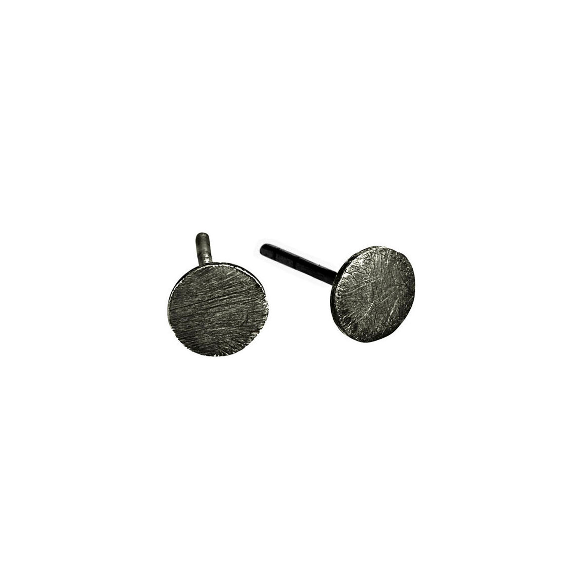 Køb Susanne Friis Bjørner - Ørestikker sort sølv m. 6mm mat skive - Modelnr.: SFB-5356-3 hos Guldsmed Smeds