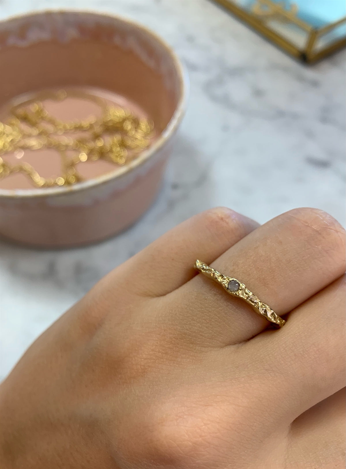 Jeberg Jewellery - Forgyldt "I AM GOLD" petite moonstone ring - Model: 60660