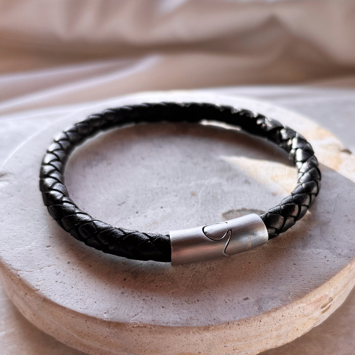 Scrouples - FORCE Herre armbånd sort flettet læder 21 cm - Model: 03501A,M