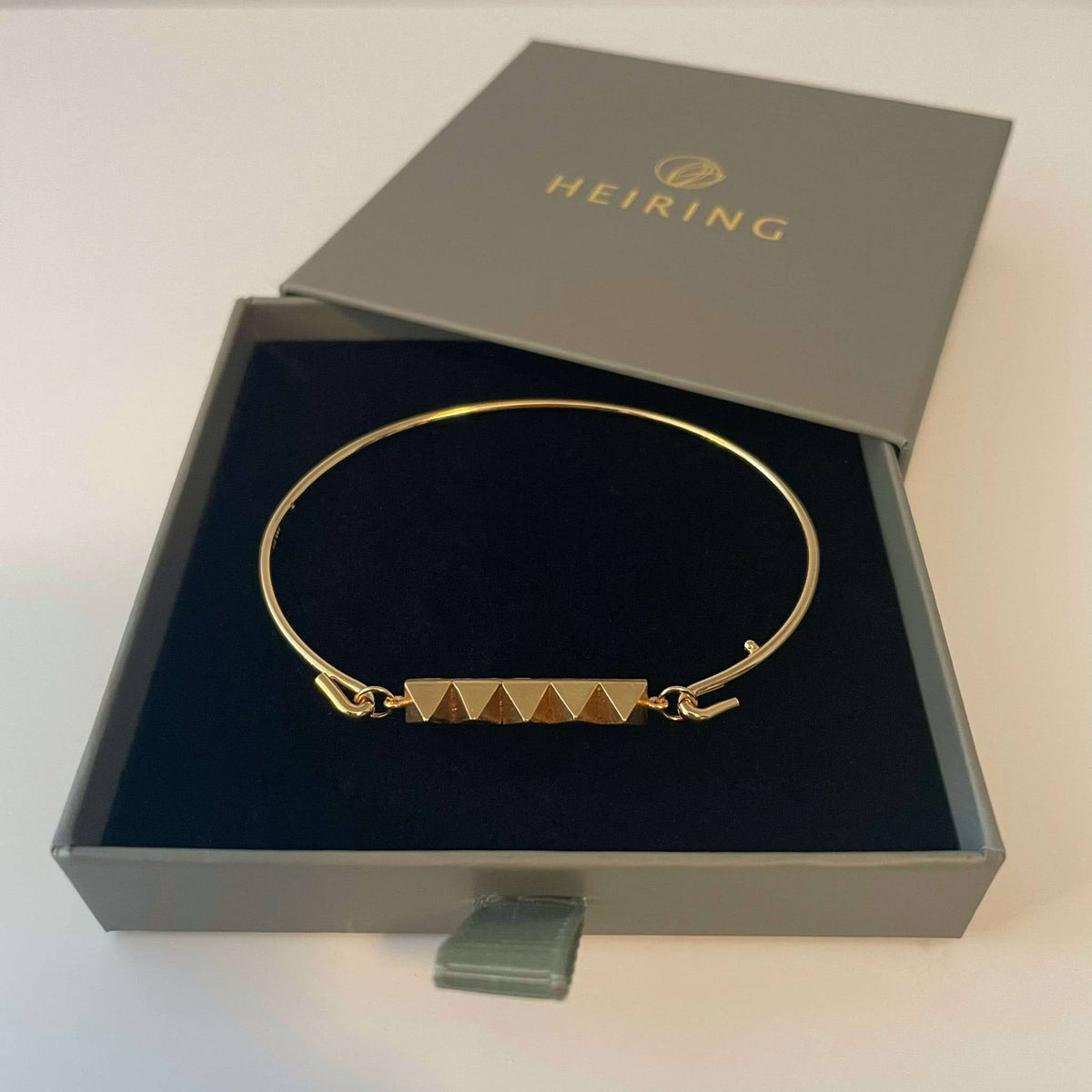 Heiring Multi armring med Pyramide top