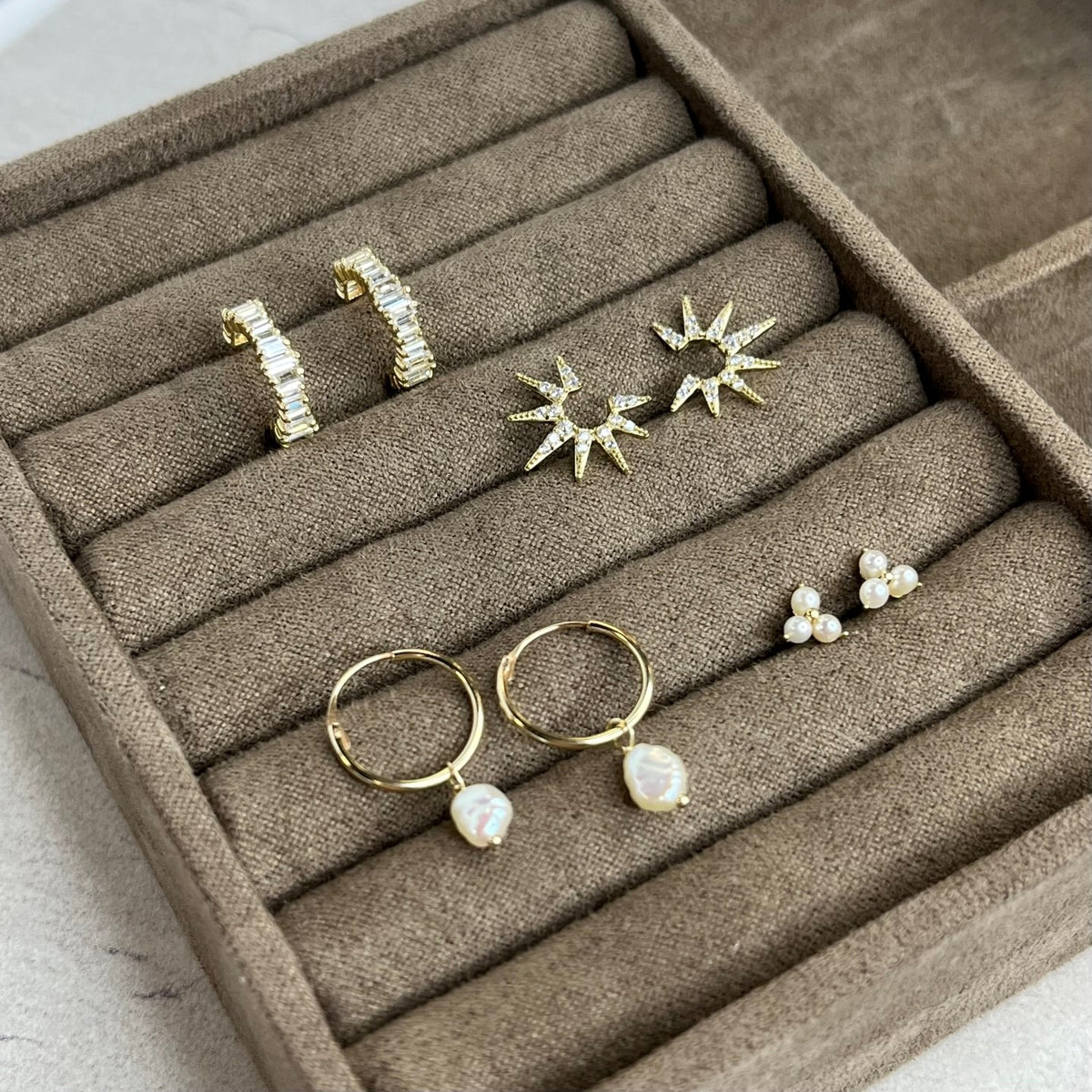 Scrouples - 8 kt. ørestikker med ferskvandsperle - Model: 121543