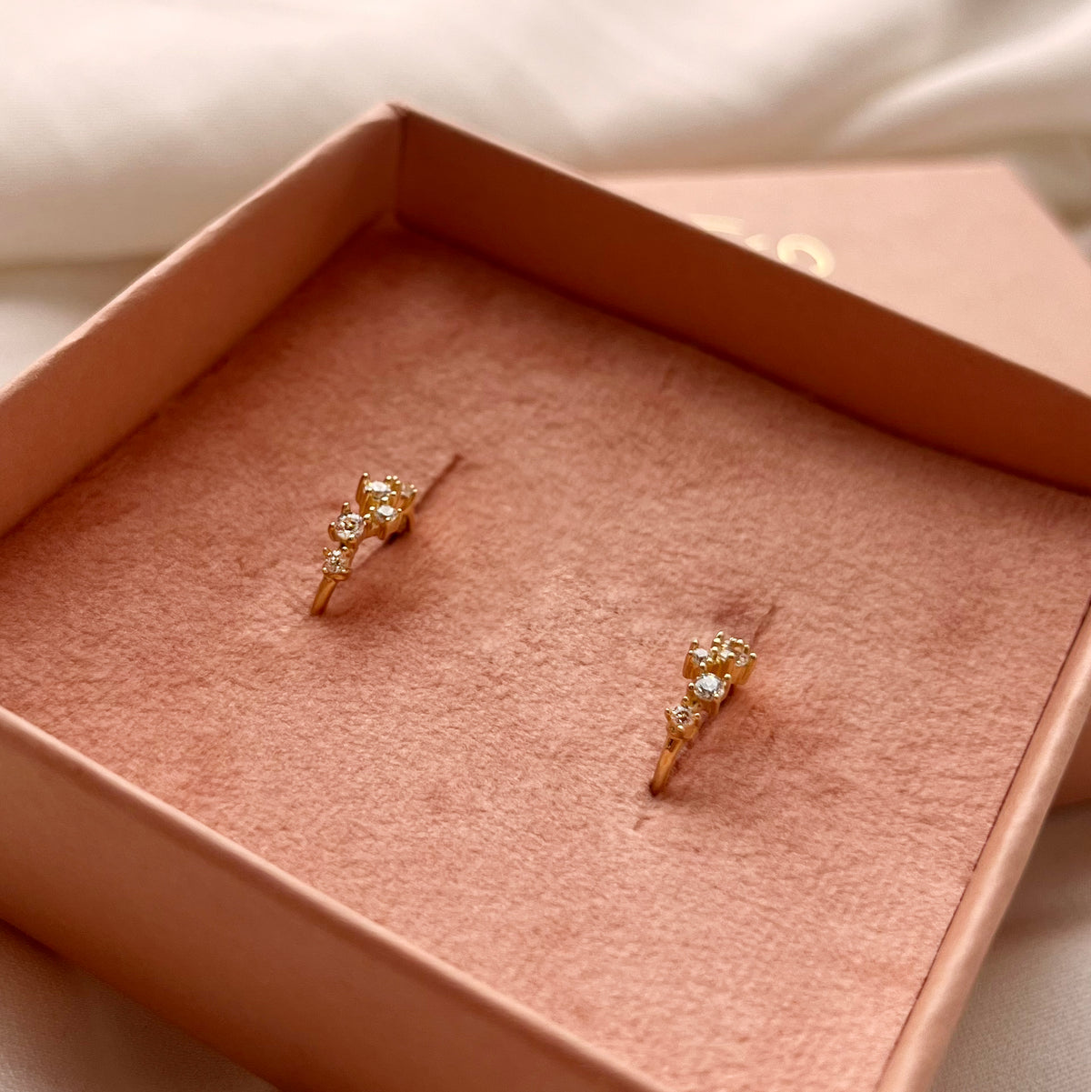 Scrouples - 8 kt guld creoler med syntetiske zirkoner - Model: 124503