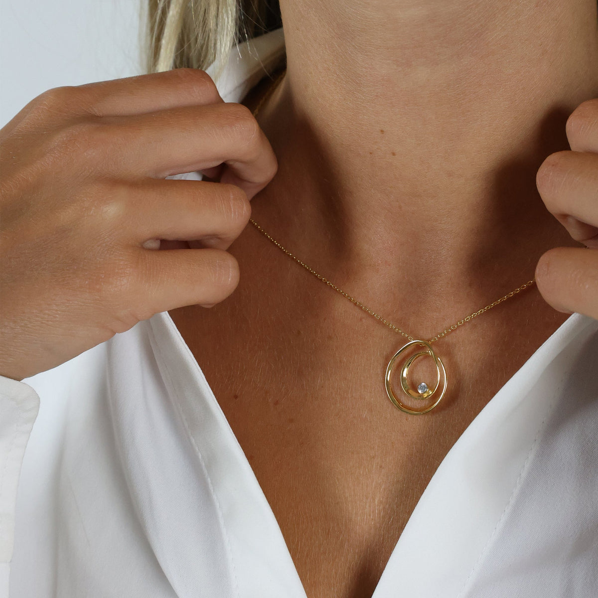 Aagaard Halskæde med Vedhæng Cirkel med Cubic Zirkonia 8 Karat Guld Forgyldt Sterling Sølv Kæde 45 cm