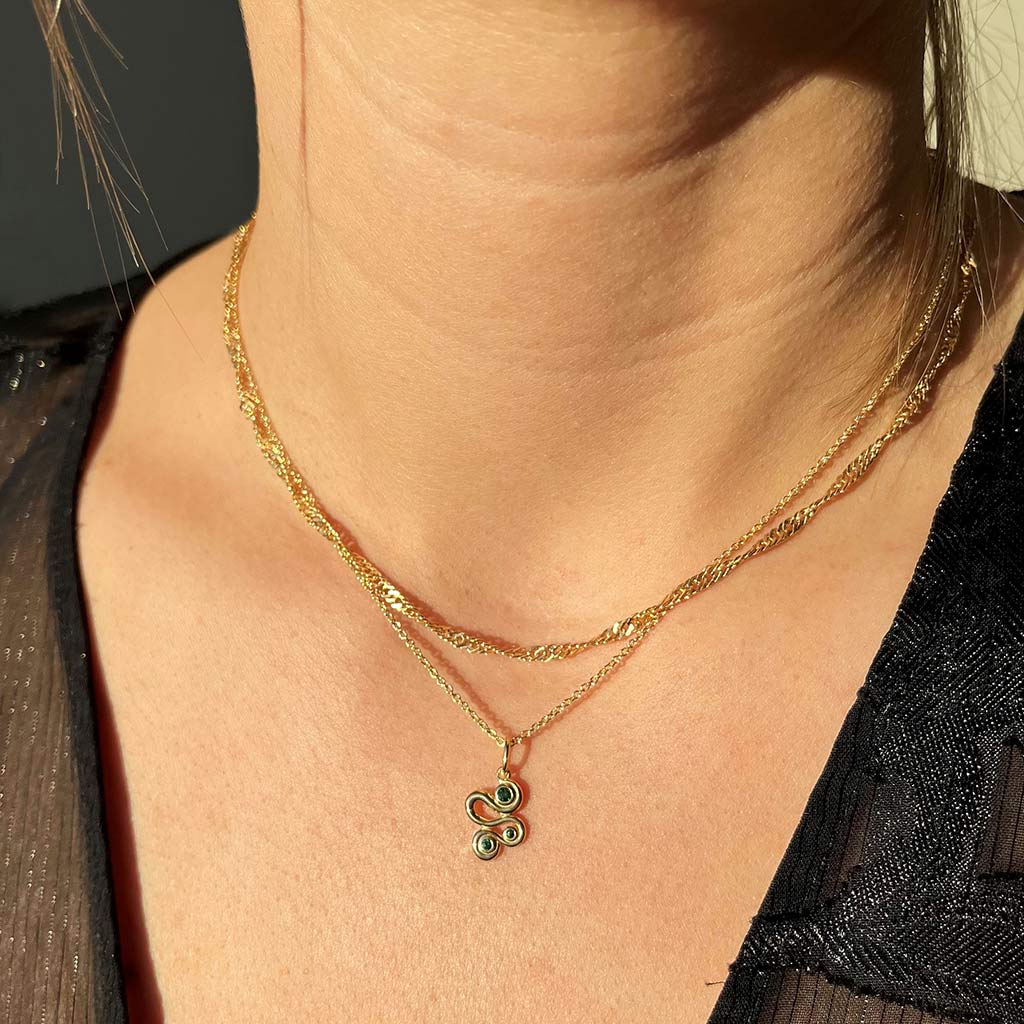 Scrouples - Forgyldt halskæde, slange med grønne sten - Model: 237782