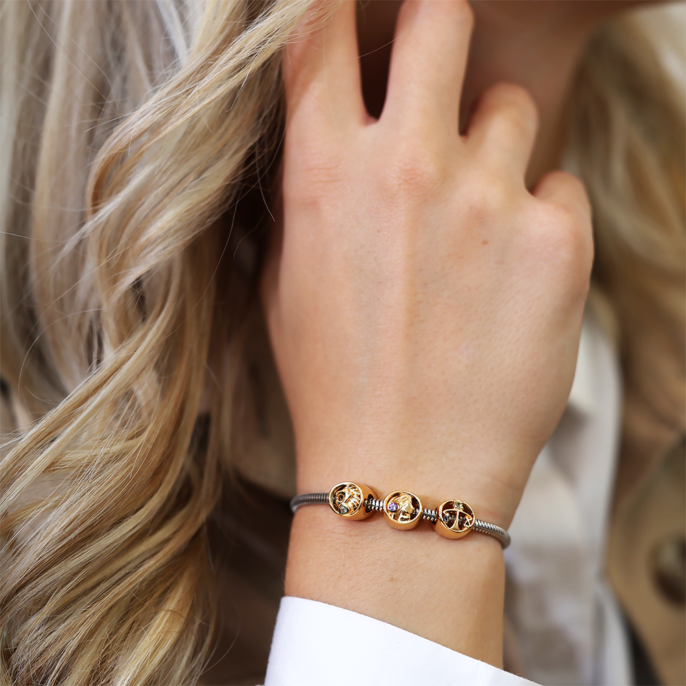 Christina Stjernetegn Vægt charm 4 mm i forgyldt sølv – model 623-G62 – billede 2