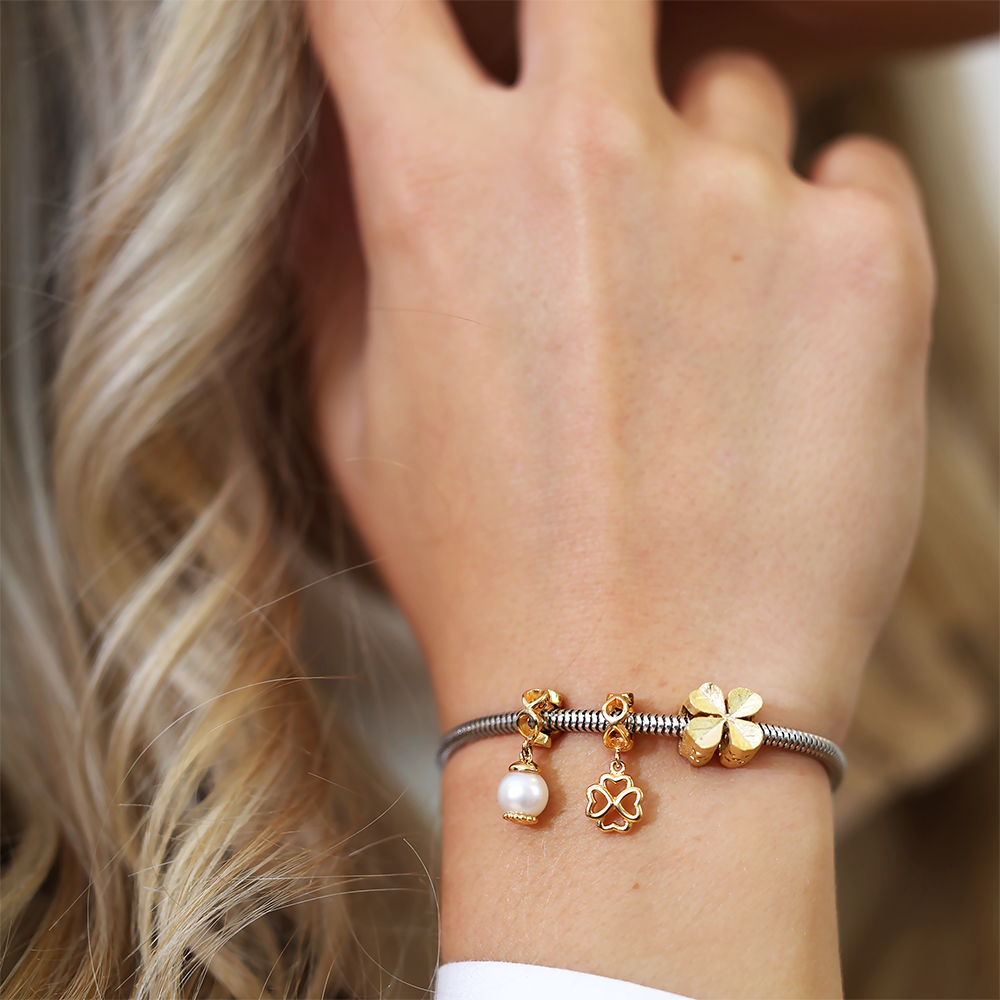 Christina Moving Pearl hænger-charm 4 mm i forgyldt sølv – model 623-G95 – billede 2