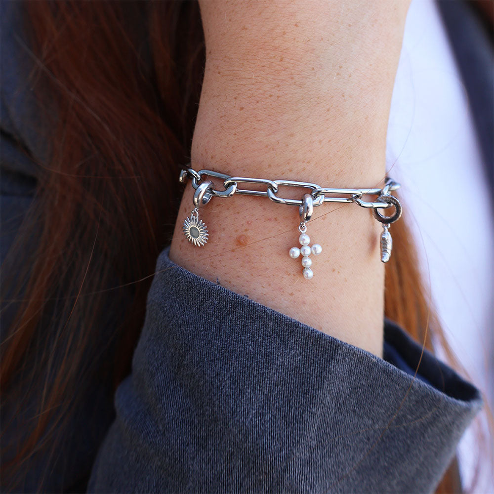 Christina Pearl cross hænger-charm 4 mm i sølv – model 623-S369 – billede 2