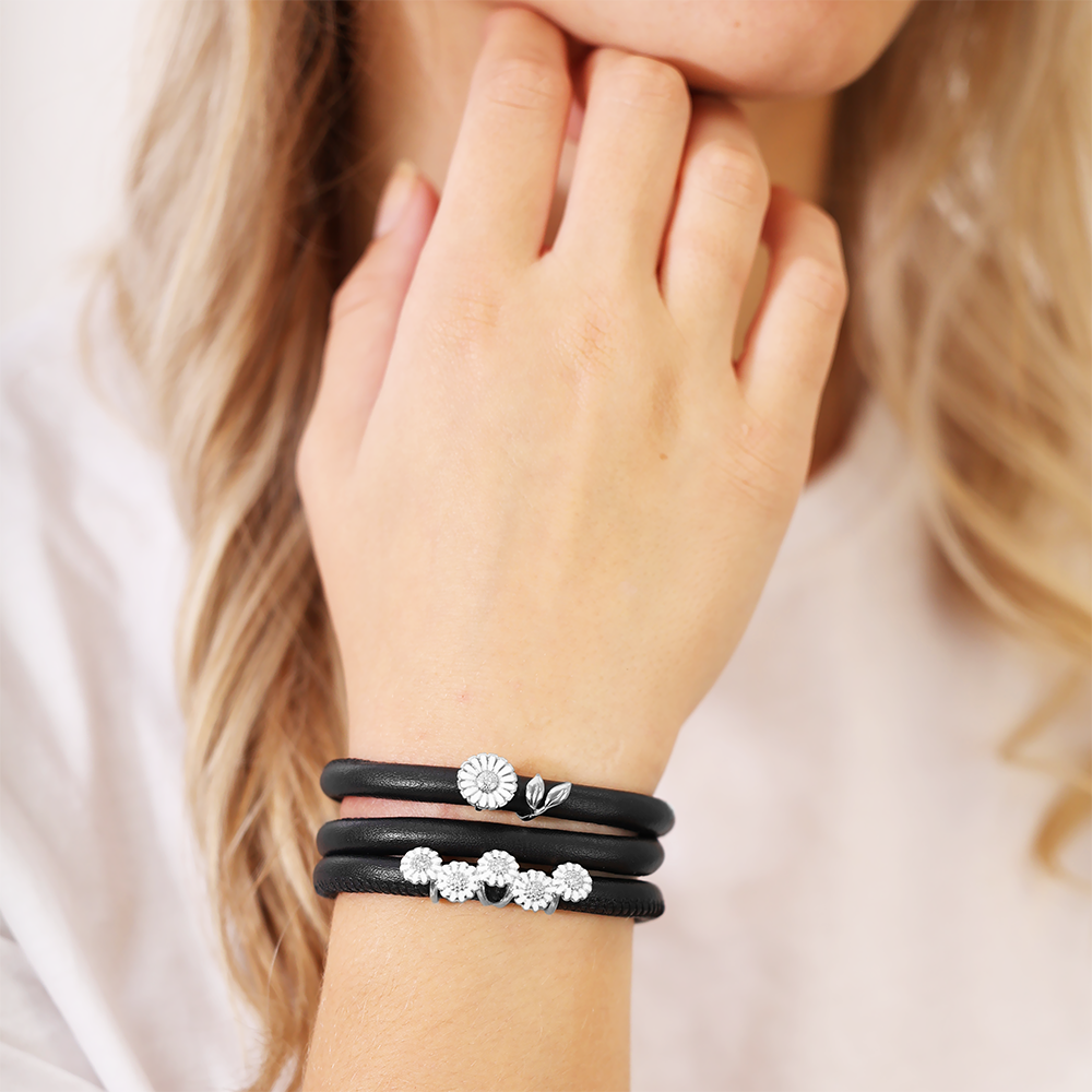 Christina Marguerit With Leafs charm i sølv – model 630-S205 – billede 2