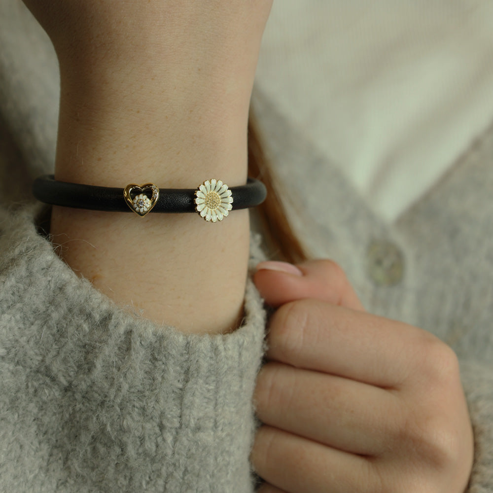 Christina Marguerit Love charm i forgyldt sølv – model 650-G43 – billede 2