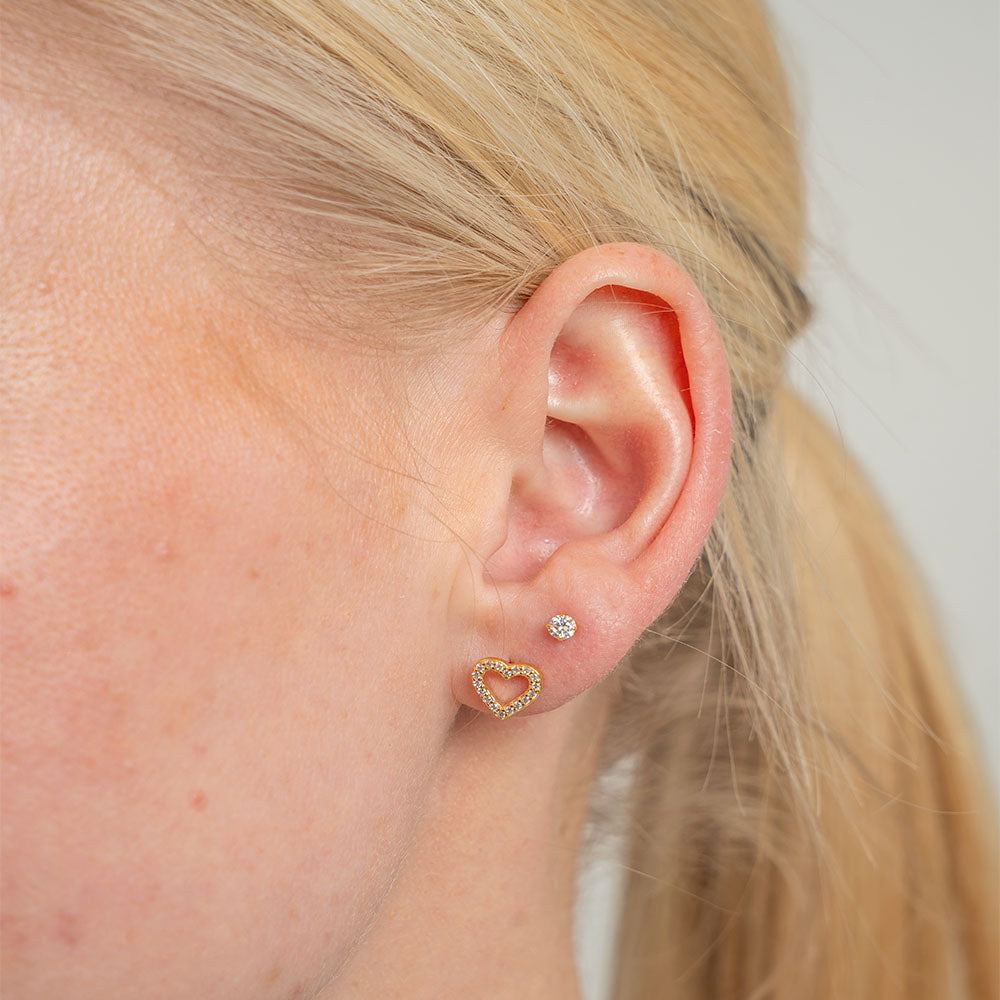 Christina Shimmery Heart ørestikker i forgyldt sølv – model 671-G128 – billede 4