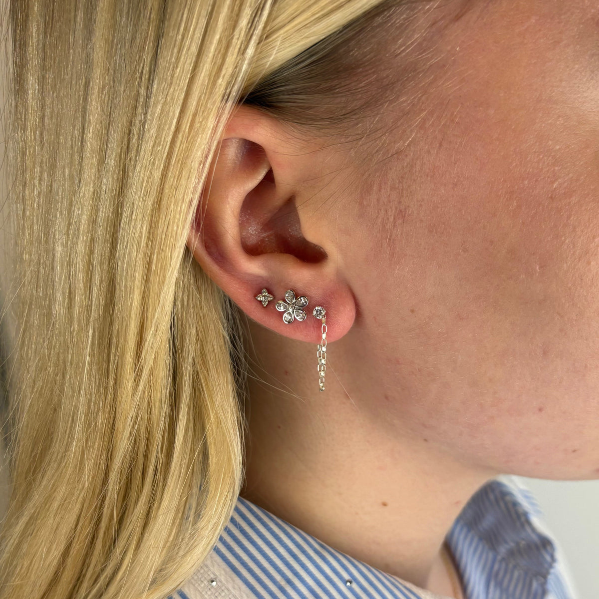 Christina Magic white Flower ørestikker i sølv – model 671-S126 – billede 2