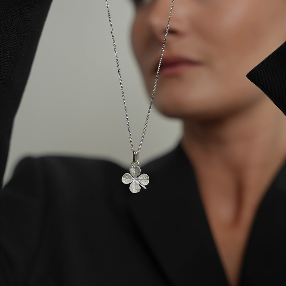 Christina Four Leaf Clover vedhæng i sølv – billede 3
